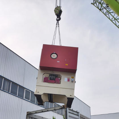 Tam otomatik ses emici tahta delme makinesi.