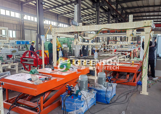 İyi bir fiyat. 380V Voltaj 1300mm Maksimum Laminasyon Genişliği ve 5-30mm Kalınlığı ile PVC Alçıman Çatı Taşları için Tam Otomatik Laminasyon Makinesi çevrimiçi