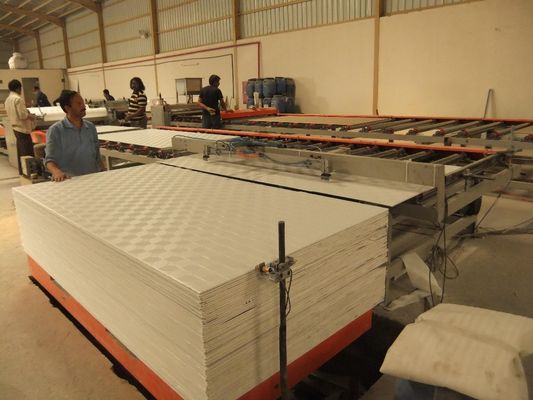 Yüksek Otomatik Özellikler ile PVC / Alüminyum Folyo Az İşçi Laminasyon Makinası