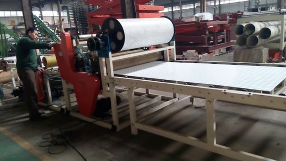 İyi bir fiyat. Ünlü Marka Çin Vinil Yapı Malzemeleri PVC Film Laminasyon Makinesi Tesisi çevrimiçi