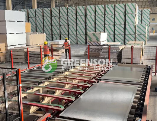 İyi bir fiyat. 1300mm Etkili Laminasyon Genişliği Alçıpan Tavan Karosu Üretim Hattı, 2-15m/dak Ayarlanabilir Hız ve PLC Sistemli Elektrik Kontrolü çevrimiçi