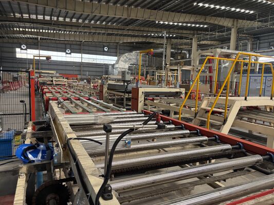 İyi bir fiyat. 1300mm Etkili Laminasyon, PLC Sistemi ve Yıllık 2-6 Milyon Metrekare Kapasitesiyle Alçı Tablosu için Otomatik PVC Laminasyon Makinesi çevrimiçi