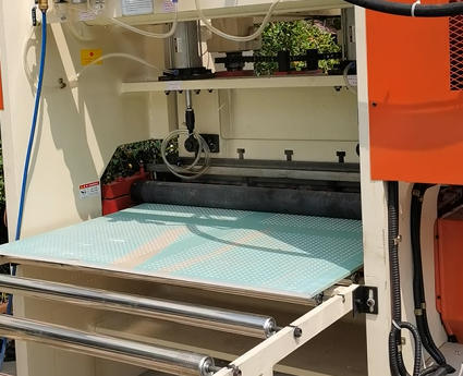 İyi bir fiyat. Bilgisayar Merkezi Kontrolü, 1220mm Perforasyon Genişliği ve Çoklu Delik Şekilleri ile Yüksek Verimlilikli Alçı Panosu Perforasyon Makinesi çevrimiçi