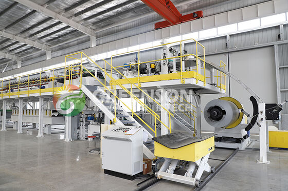 İyi bir fiyat. Tam otomatik PU Sandwich Panel Üretim hattı makinesi 300kW güç ve ayarlanabilir genişlik ile çevrimiçi