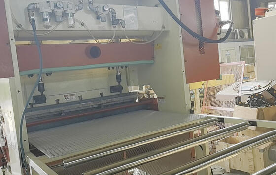 İyi bir fiyat. MDF ve Alçı Panosu Perforatörü için CNC Denetimli Enerji tasarrufu yüksek verimli delik delme makinesi çevrimiçi