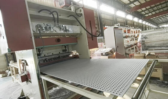 İyi bir fiyat. Alçı MDF Fiber Çimento Levha için 200T Basınç 50 Kez / Dakika Hız ve 1220mm Delik Genişliği ile Otomatik CNC Panel Delme Makinesi çevrimiçi