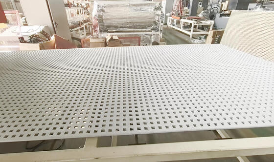 İyi bir fiyat. Çok delikli levha delme için yüksek hassasiyetli ve 11 KW gücünde CNC Otomatik Tahta Perforasyon Makinesi çevrimiçi