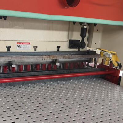 İyi bir fiyat. 200T Yüksek Basınçlı Otomatik Perforasyon Makinesi Max 20mm Kalınlığı Gips Tablosu Punching için çevrimiçi