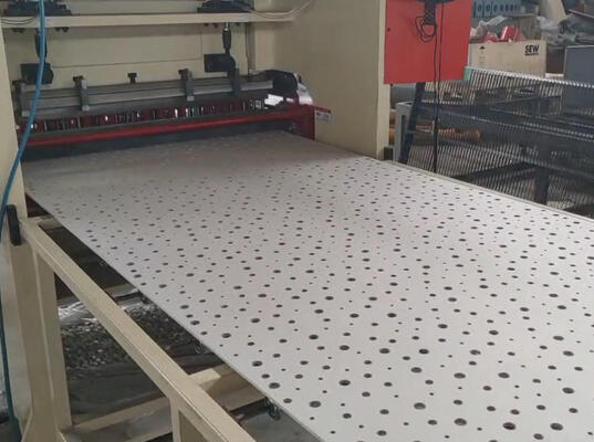İyi bir fiyat. Tam Otomatik Sac Delme Hattı 1220x2440 Sac Delme Makinası çevrimiçi